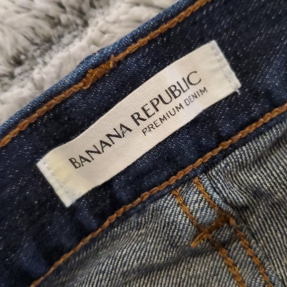 Dark wash distressed Banana Republic jeans Size 28! - Picture 6 of 10